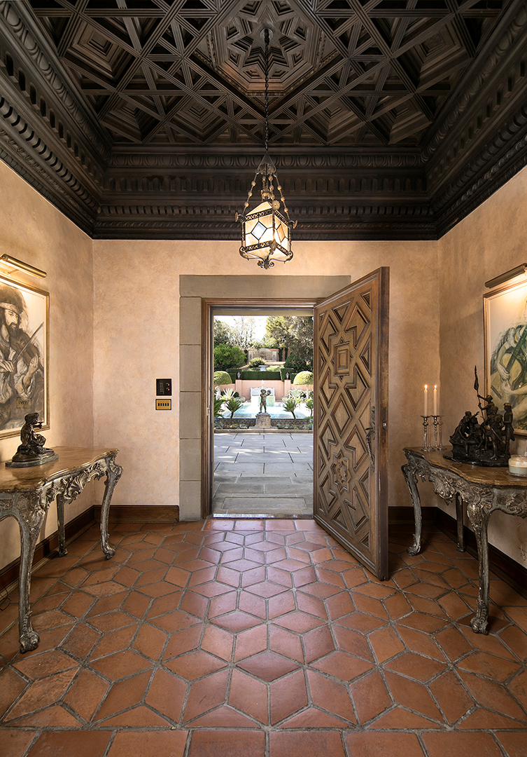 Las Iconic Hearst Estate Where Jfk And Jackie Honeymooned Just Sold At Auction Entry Photo By Jim Bartsch