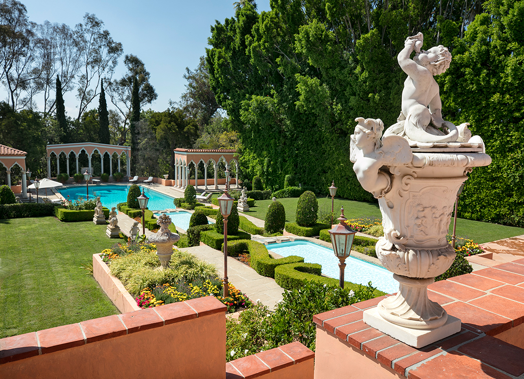 Las Iconic Hearst Estate Where Jfk And Jackie Honeymooned Just Sold At Auction Pools Photo By Jim Bartsch