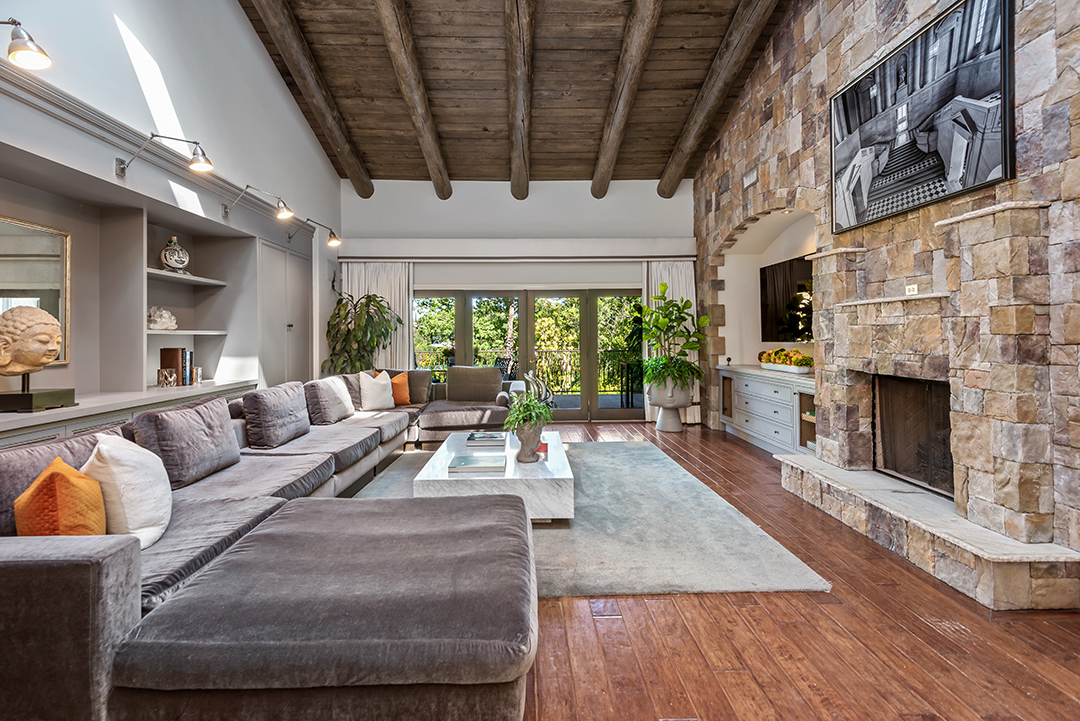 Nick And Vanessa Lacheys Former Encino Mansion Asks 6m Den