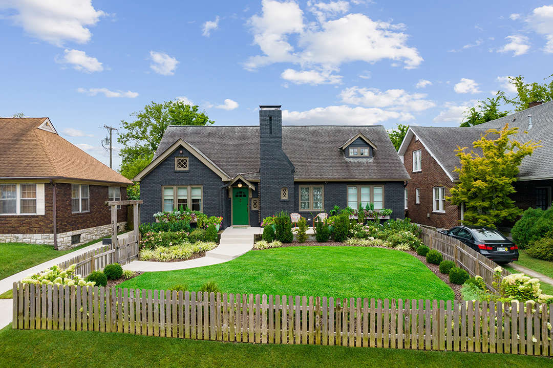 Paramores Lead Vocalist Hayley Williams Lists Charming Nashville Home A