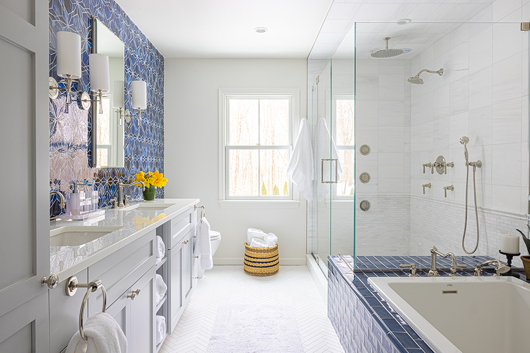 4 Designer Tips for a Luxurious Bathroom Remodel