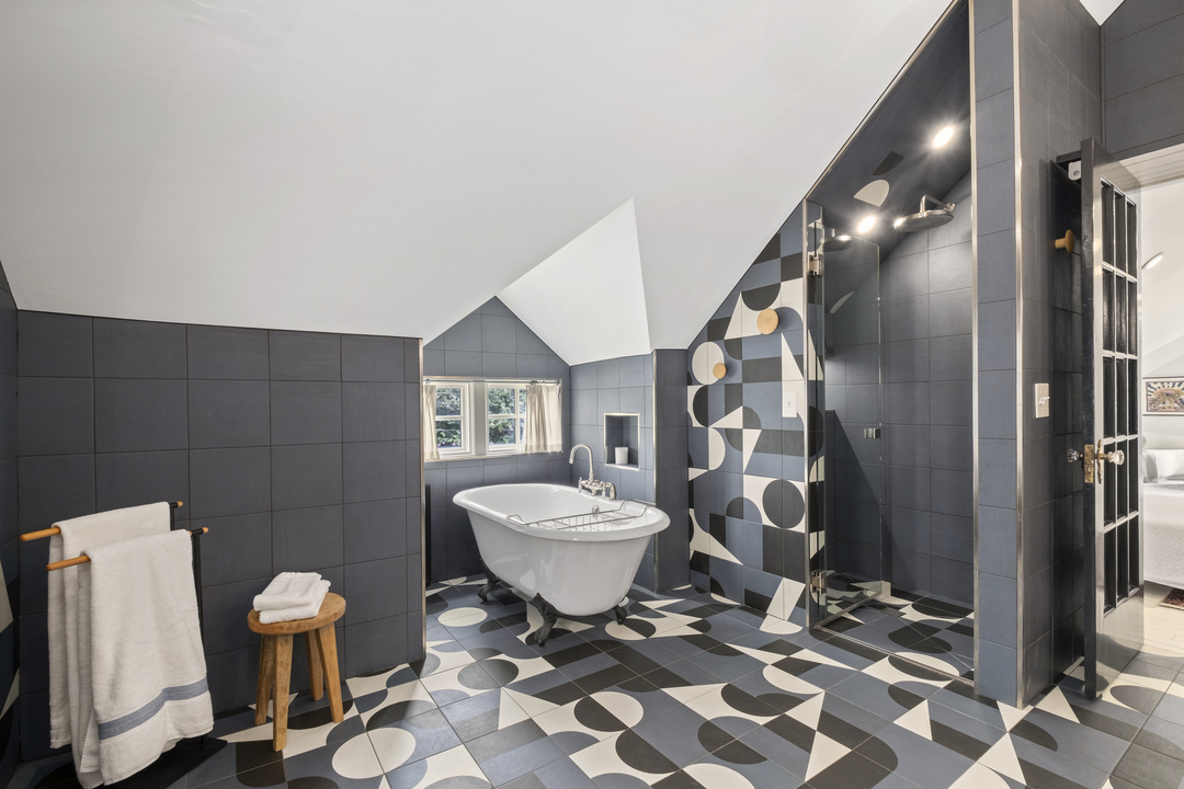 Hayley Williams Paramore Nashville Home Bathroom Tub