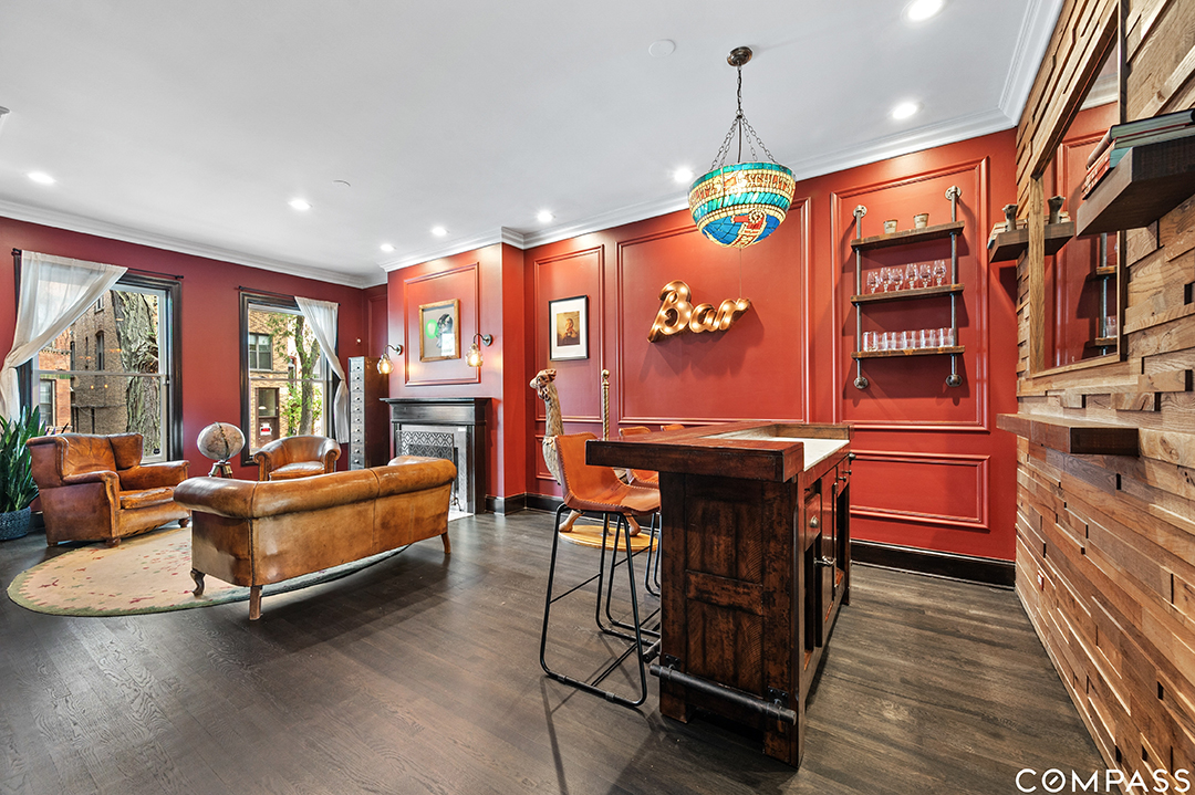 Celebrity Chef Lists Chicago Townhouse Brimming With Eclectic Style Bar B