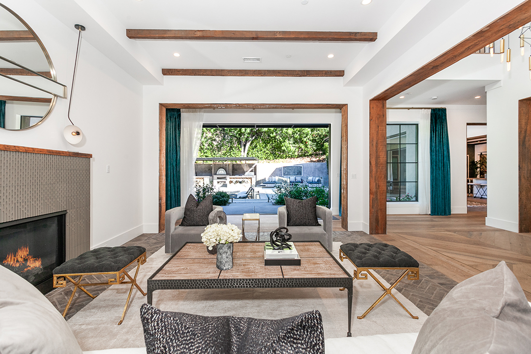 Kelly Clarkson Parts Ways With Her Custom Built Modern Farmhouse In Encino
