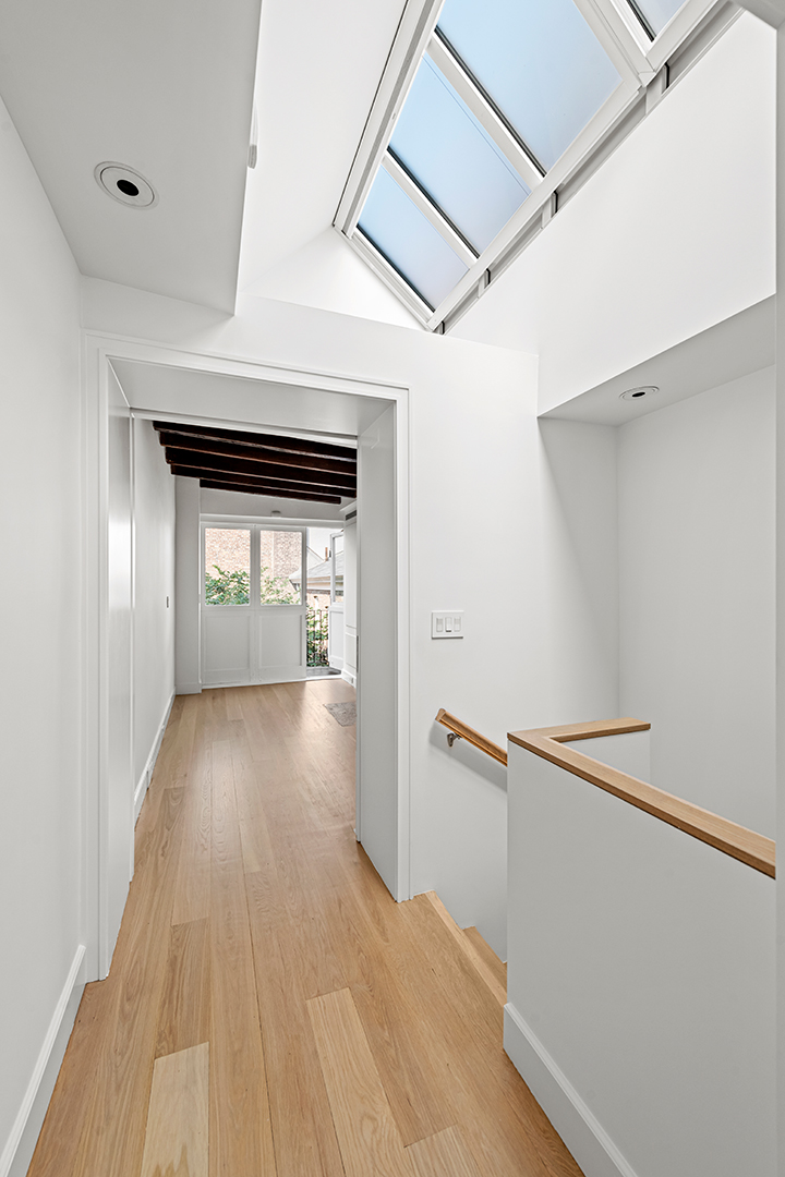 The Narrowest Manhattan Townhouse Is On The Market Asking 4 99m 75 And A Half Bedford Street Th 2