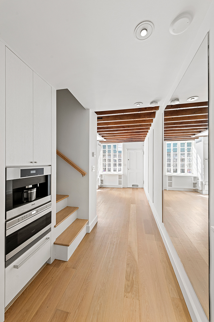 The Narrowest Manhattan Townhouse Is On The Market Asking 4 99m 75 And A Half Bedford Street Th 19