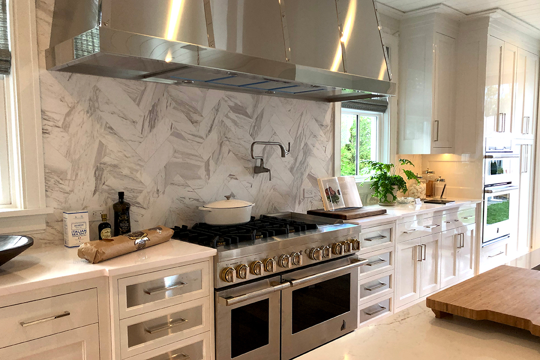 The Story Of The 2021 Hamptons Designer Showhouses Impeccable Kitchen Jennair Cg 728x1080 2 2
