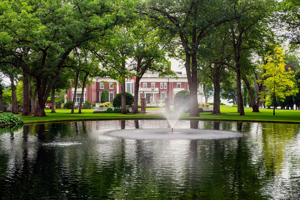 Wisconsins Majestic Glanworth Gardens Lists On Geneva Lake For 39 25m Pond