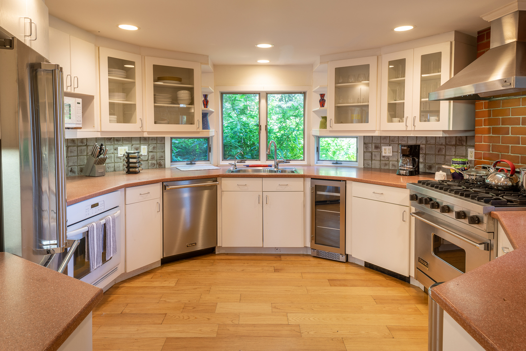 Sharon Ct Artists Home Kitchen