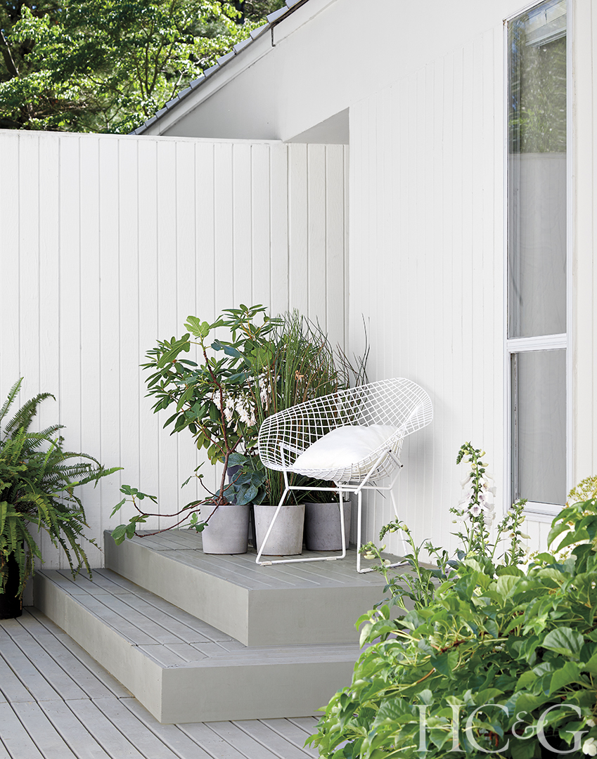 Hamptons Visionary Harry Batess 1979 Home Gets An Update Stoop