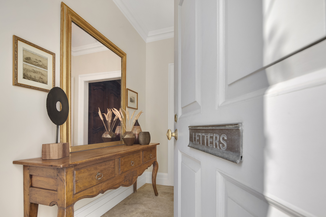 Washington Mews Carriage House Townhouse Emntry