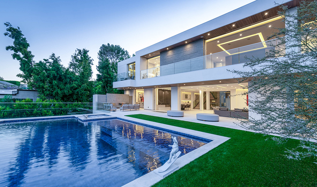 David Spade Drops Almost 13 9m On A Modern La Mansion Pool Exterior