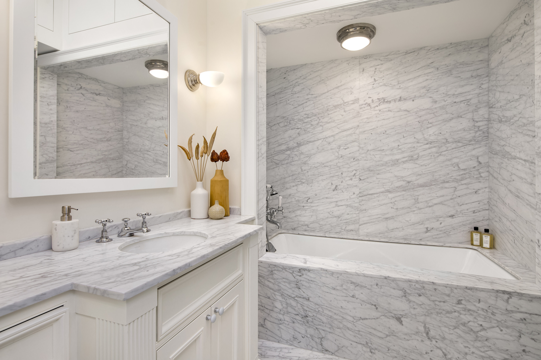 Washington Mews Carriage House Townhouse Bath