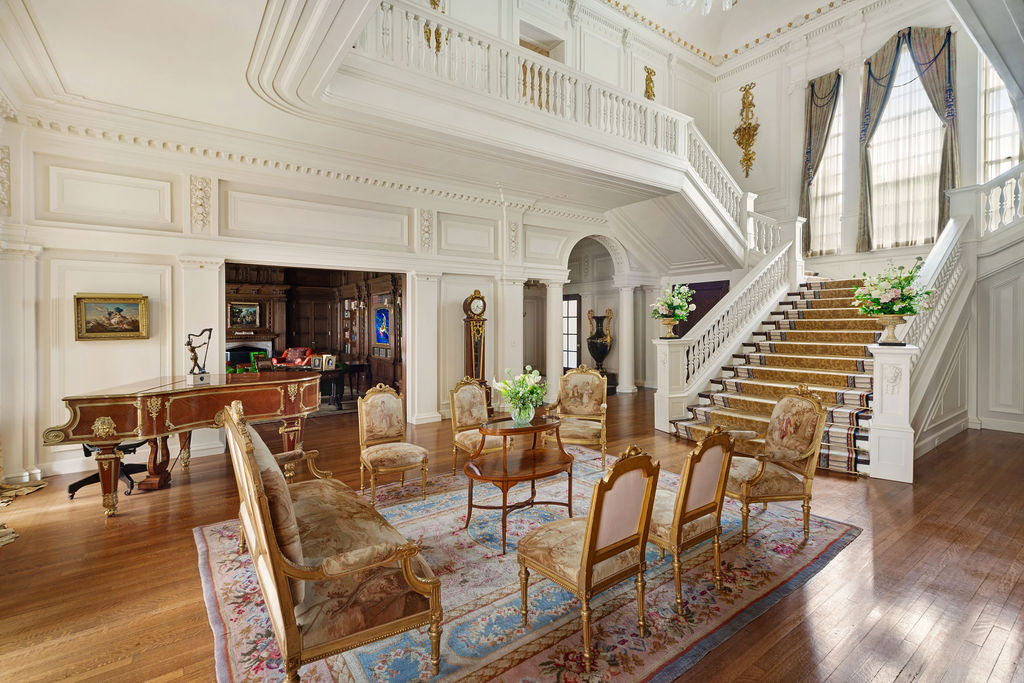 Wisconsins Majestic Glanworth Gardens Lists On Geneva Lake For 39 25m Foyer