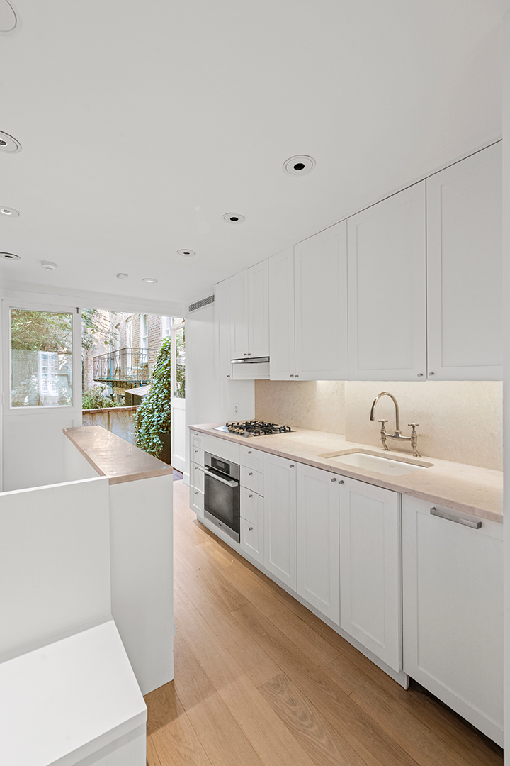 The Narrowest Manhattan Townhouse Is On The Market Asking 4 99m 75 And A Half Bedford Street Th 24