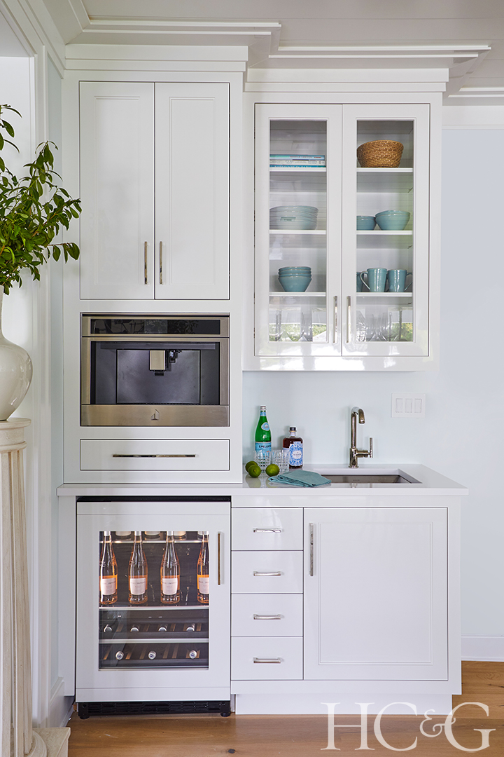The Story Of The 2021 Hamptons Designer Showhouses Impeccable Kitchen Hcg 2021 Jenair4