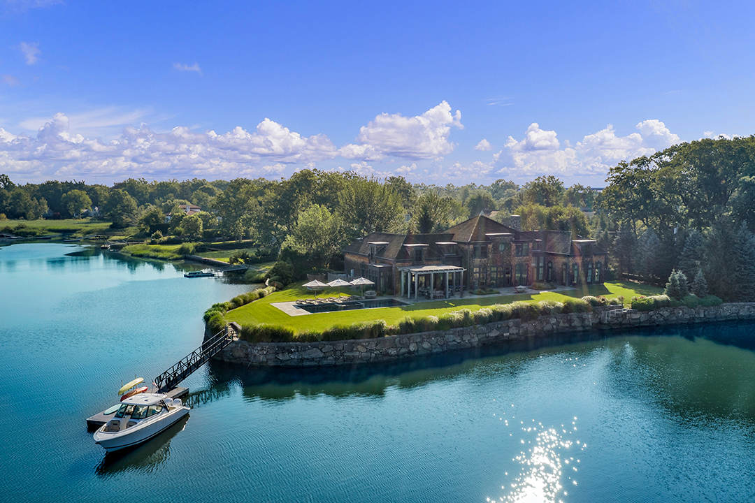 A Masterful Waterfront Modern In Mamaroneck Hits The Market Asking 9 2m Aerial E