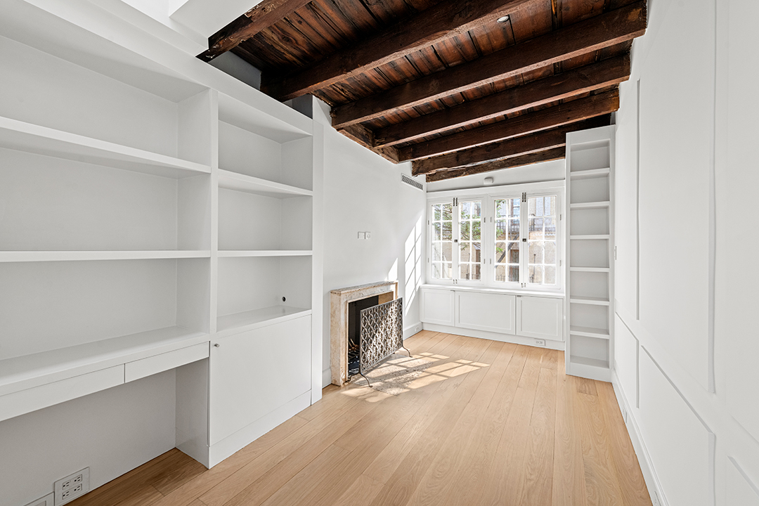 The Narrowest Manhattan Townhouse Is On The Market Asking 4 99m 75 And A Half Bedford Street Th 5