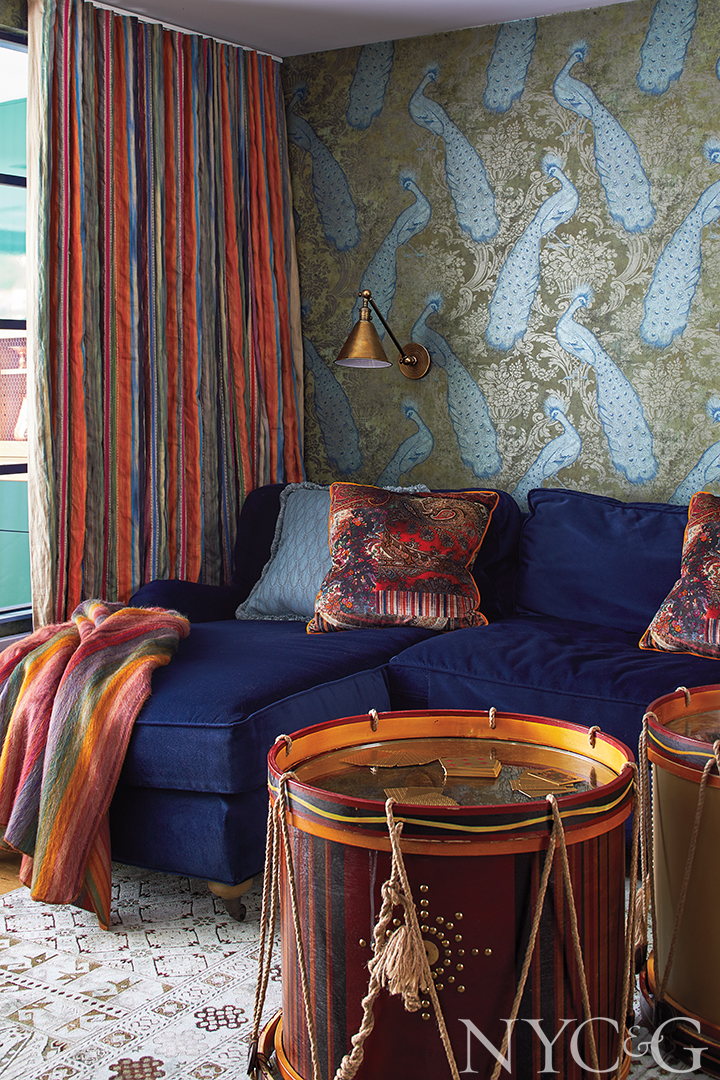 Sexy Stylish West Village Townhouse Peacock Wallpaper