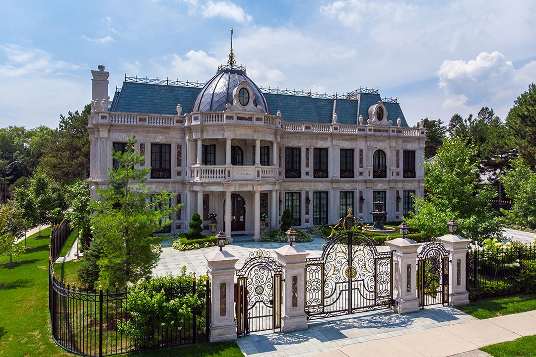 Gilded Mansion That Starred In The Schitts Creek Opening Scene Lists In Toronto Enterior Front