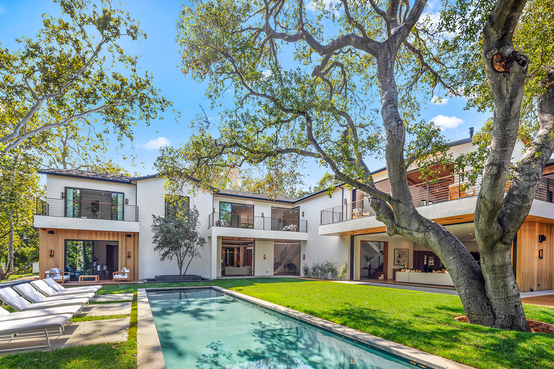 Joe Jonas And Sophie Turner Reel In 15 2m For Jae Omar Designed Encino Mansion Pool