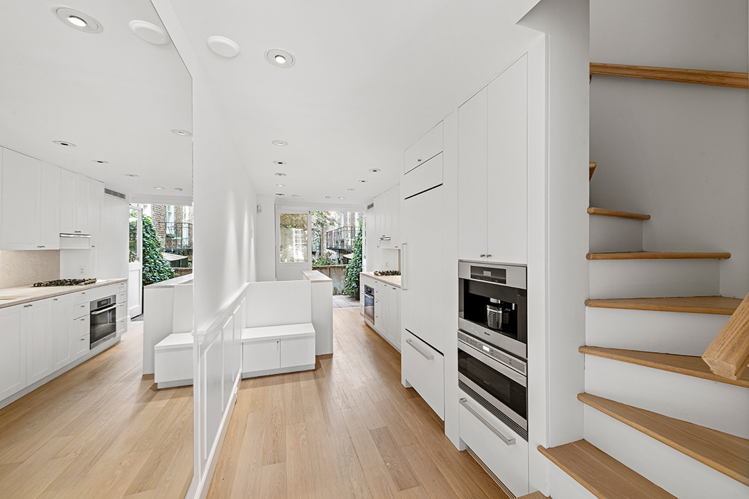 The Narrowest Manhattan Townhouse Is On The Market Asking 4 99m 75 And A Half Bedford Street Th 21