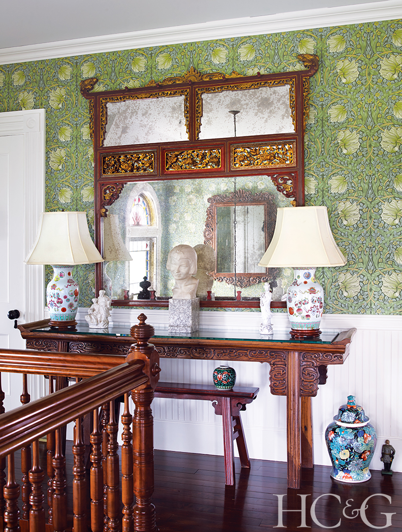 Dick Cavetts Famous Montauk Estate Known As Tick Hall Fetches 23 6m Tria Giovan Upstairs Landing