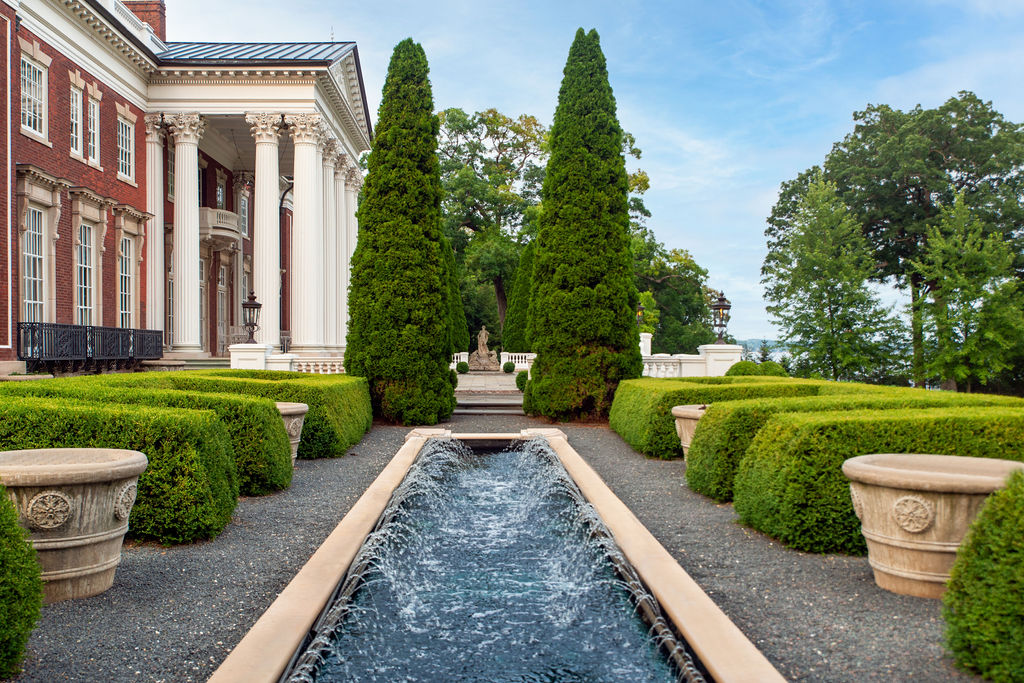 Wisconsins Majestic Glanworth Gardens Lists On Geneva Lake For 39 25m Fountain