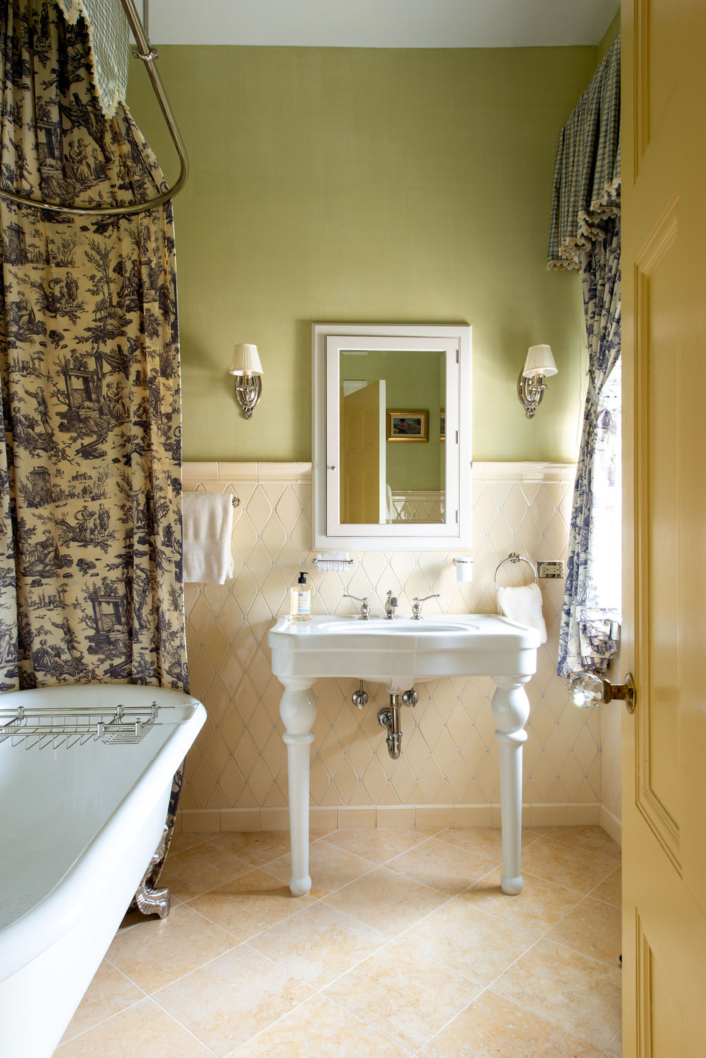 Wisconsins Majestic Glanworth Gardens Lists On Geneva Lake For 39 25m Powder Room