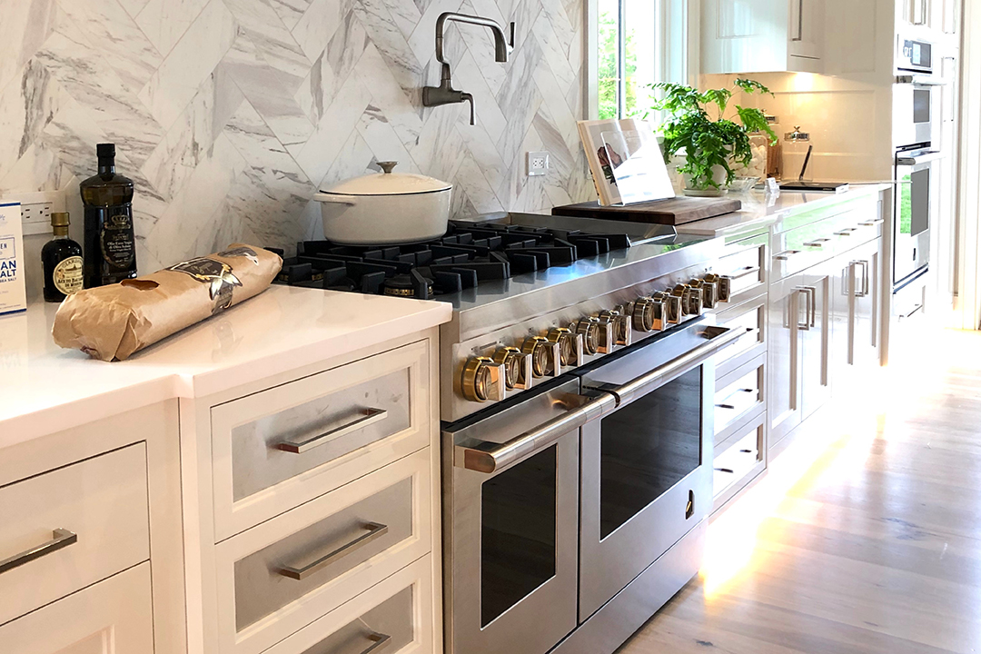 The Story Of The 2021 Hamptons Designer Showhouses Impeccable Kitchen Jennair Cg 728x1080 2