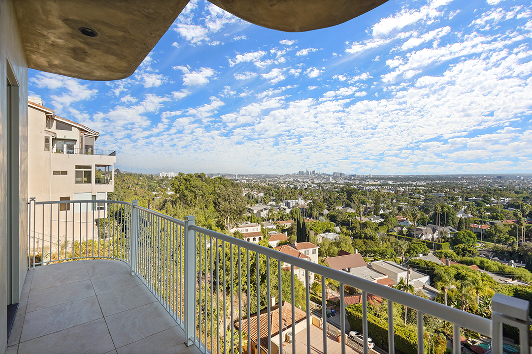 Kanye Wests Former Hollywood Hills Home With Minimalist Vibes Is Up For Sale Balcony