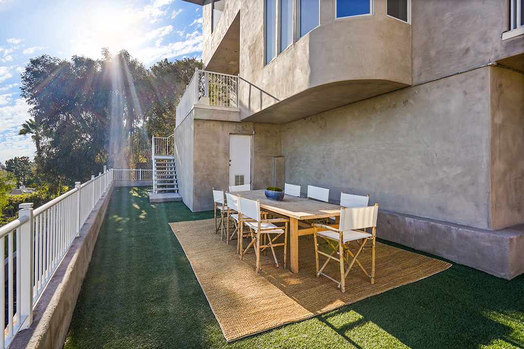 Kanye Wests Former Hollywood Hills Home With Minimalist Vibes Is Up For Sale Dining