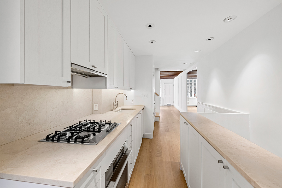 The Narrowest Manhattan Townhouse Is On The Market Asking 4 99m 75 And A Half Bedford Street Th 18