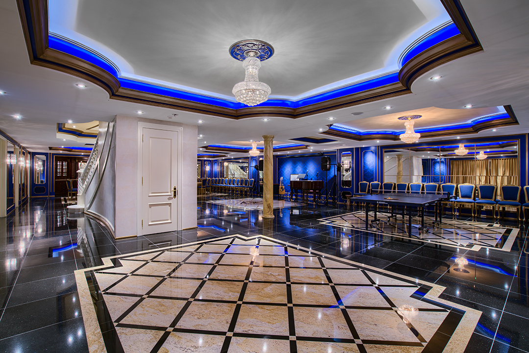 Gilded Mansion That Starred In The Schitts Creek Opening Scene Lists In Toronto Entertaining B