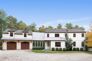 Peloton Founder And Ceo Lists Farmhouse Style East Hampton Home For 4 5m Exterior