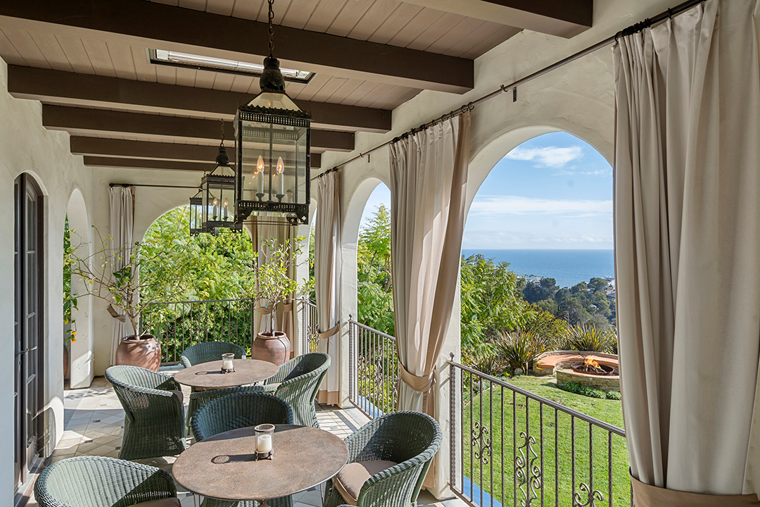 Hilary Swank Seeks 10 5m For Her Hacienda Style Pacific Palisades Home Balcony