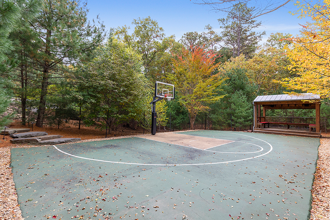 Peloton Founder And Ceo Lists Farmhouse Style East Hampton Home For 4 5m