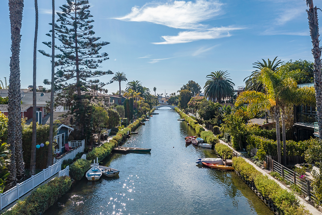 Modern Retreat On Californias Famed Venice Canals Hits The Market Asking 6 45m Canal