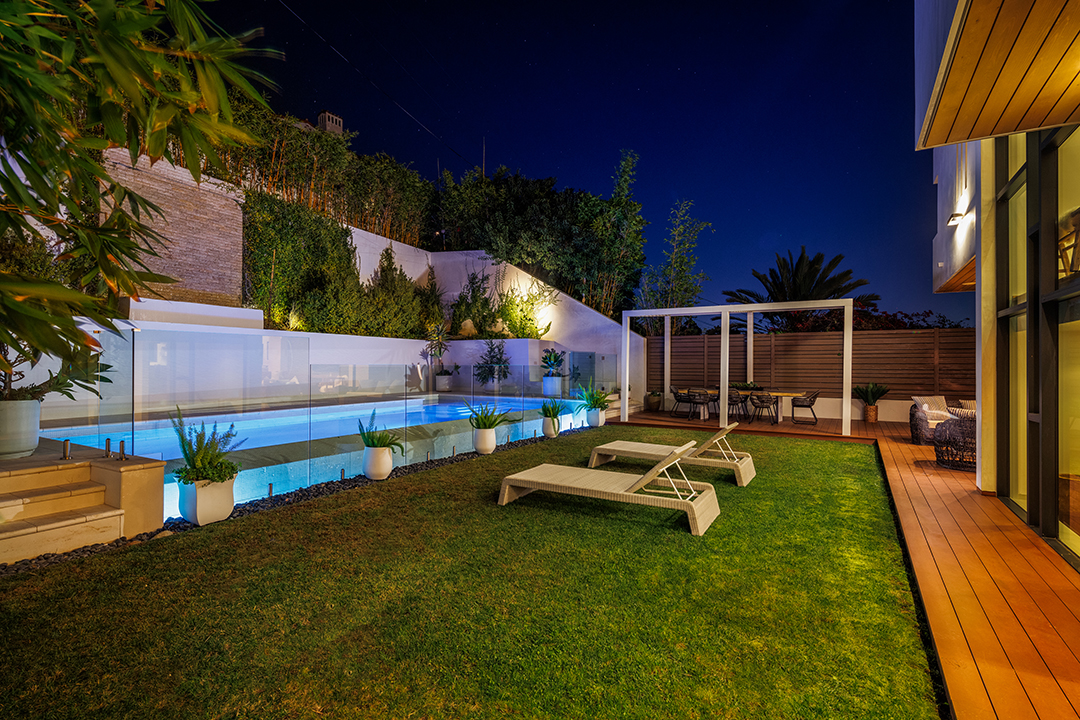 Tyra Banks Lists Her Fierce Pacific Palisades Home For 7 9m Backyard