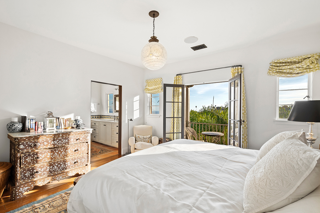 Hilary Swank Seeks 10 5m For Her Hacienda Style Pacific Palisades Home Bedroom B