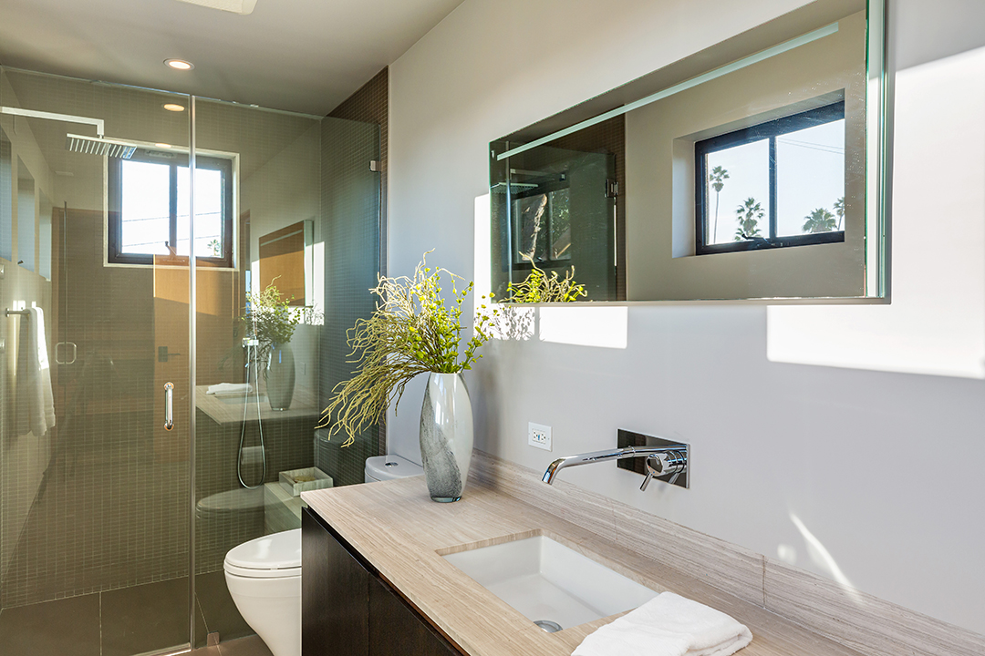 Modern Retreat On Californias Famed Venice Canals Hits The Market Asking 6 45m Bathroom D