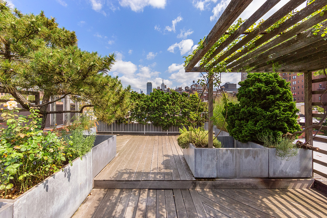 Get To Know Celebrity Broker Ryan Serhantroof Deck Eytan Stern Weber