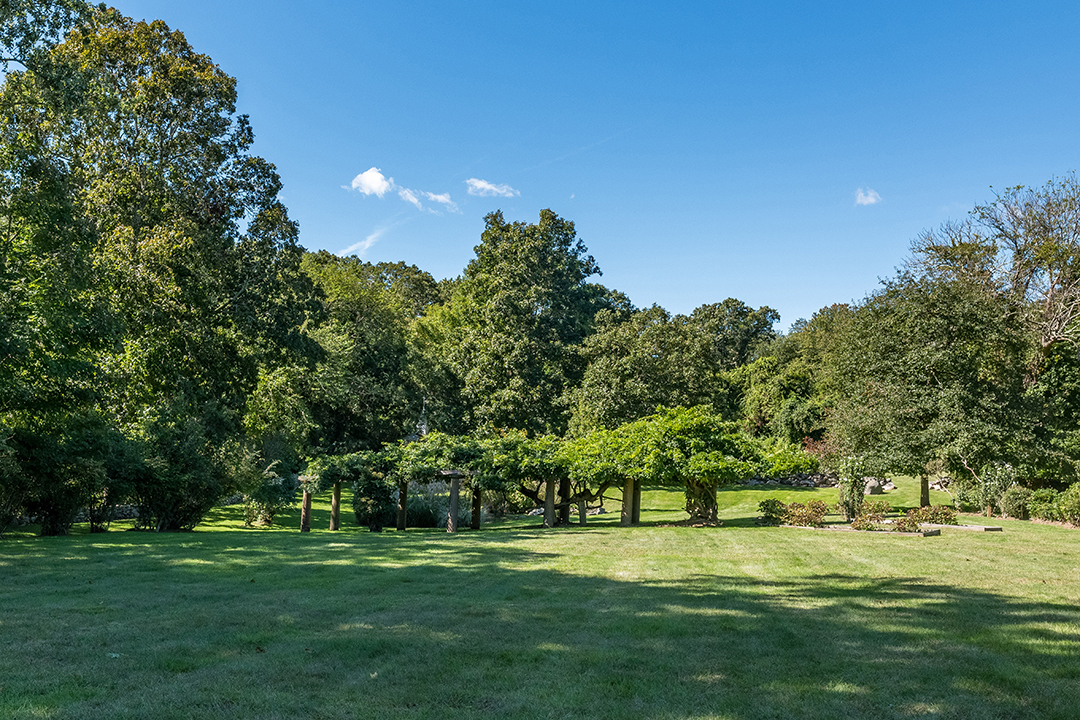 Late And Legendary Tenor Sergio Franchis Stonington Ct Estate Hits The Market Lawn B