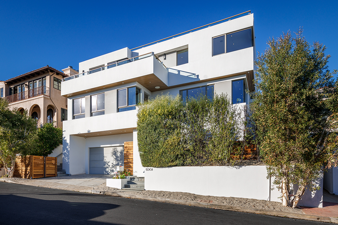 Tyra Banks Lists Pacific Palisades Home Street View