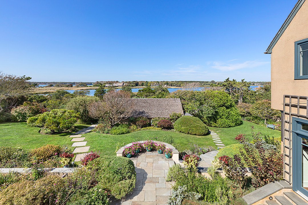 East Hampton Oceanfront Estate Patio