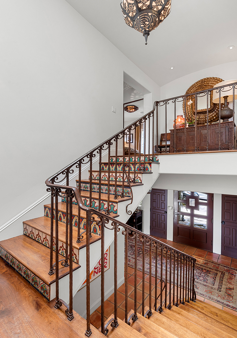 Hilary Swank Seeks 10 5m For Her Hacienda Style Pacific Palisades Home Staircase