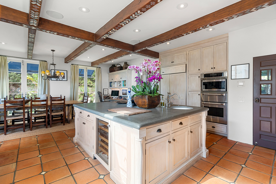 Hilary Swank Seeks 10 5m For Her Hacienda Style Pacific Palisades Home Kitchen