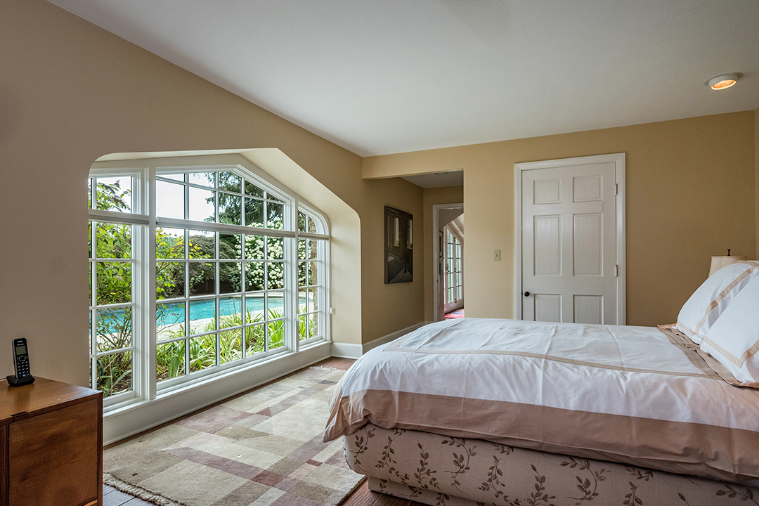 Tour A 4 85m Waterfront Estate In Old Lyme Dotted With Elegant Cottages Bedroom