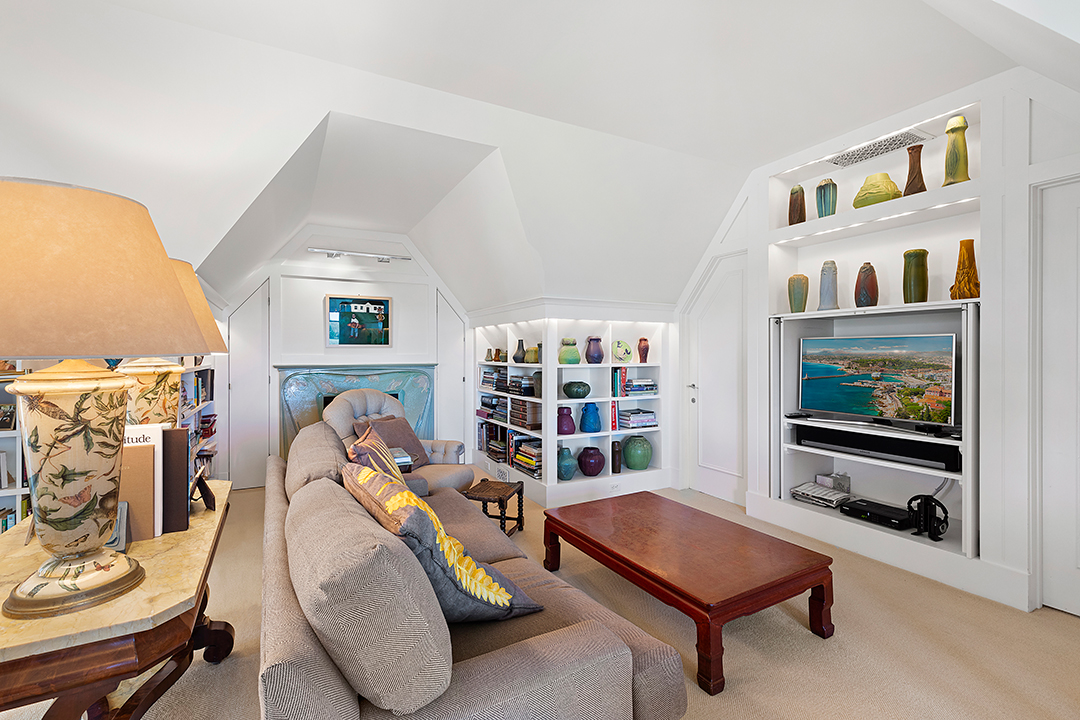East Hampton Oceanfront Estate Tv Room