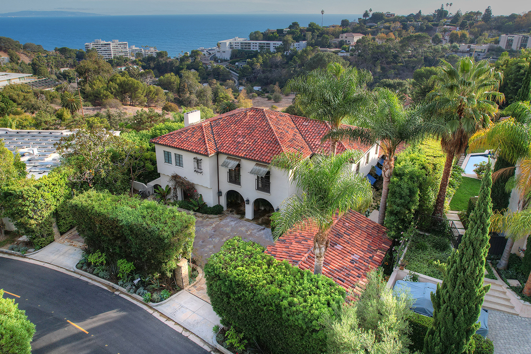 Hilary Swank Seeks 10 5m For Her Hacienda Style Pacific Palisades Home Aerial C